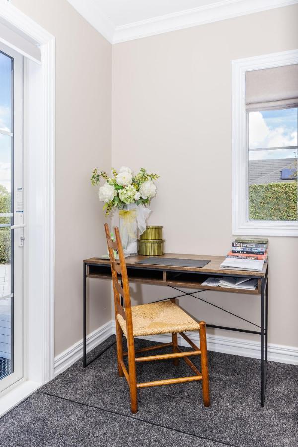 Sweet Magnolia 1 Or 2 Bedroom Suite St Kilda Cambridge With Complimentary Continental Breakfast Exteriör bild