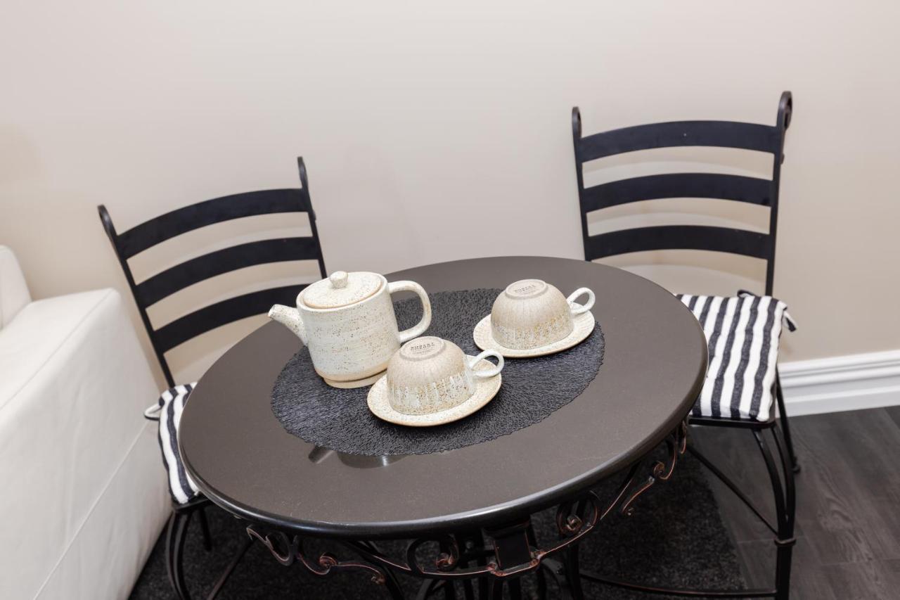 Sweet Magnolia 1 Or 2 Bedroom Suite St Kilda Cambridge With Complimentary Continental Breakfast Exteriör bild
