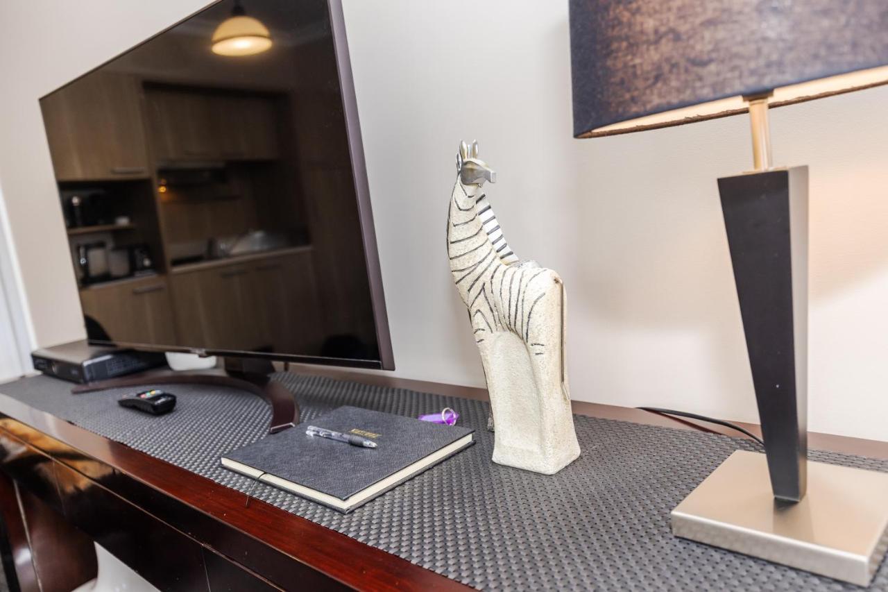 Sweet Magnolia 1 Or 2 Bedroom Suite St Kilda Cambridge With Complimentary Continental Breakfast Exteriör bild